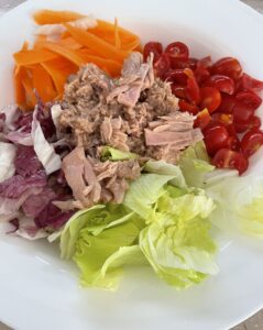 Insalatona special (sconcigli / polpo / petto di pollo / tonno)